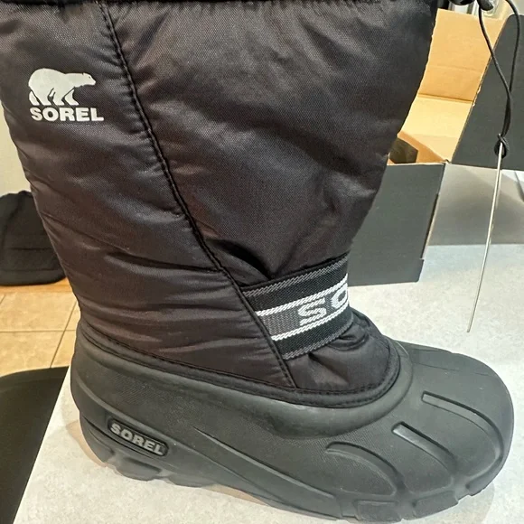 Sorel Kids Black Winter Boots - Picture 1 of 4